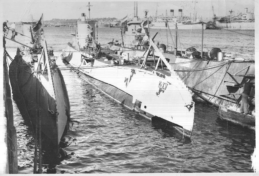 Submarines in Fremantle WWII